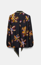 Lade das Bild in den Galerie-Viewer, FLORAL SEDUCTIVE Blouse
