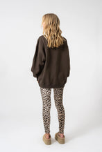 Lade das Bild in den Galerie-Viewer, OV SWEATER CHASING DEEP BROWN
